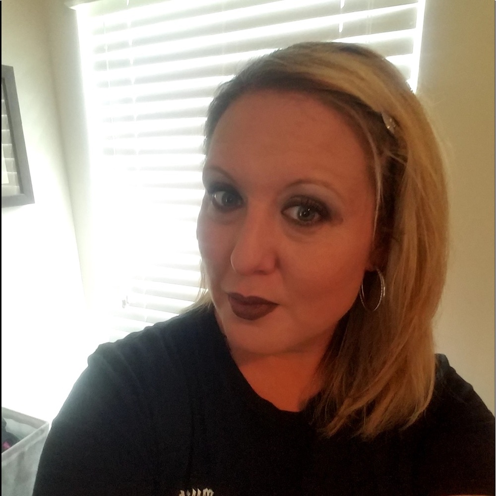 New here, hi! Would love some tips on selling!